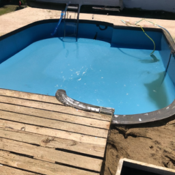 Accessoires indispensables pour l'entretien de votre piscine : produits et outils Sainte-Suzanne